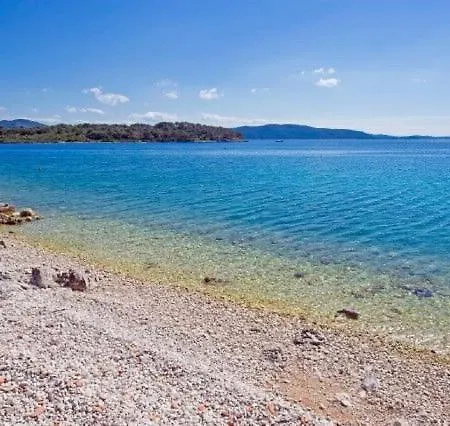 Lili Mali Iž